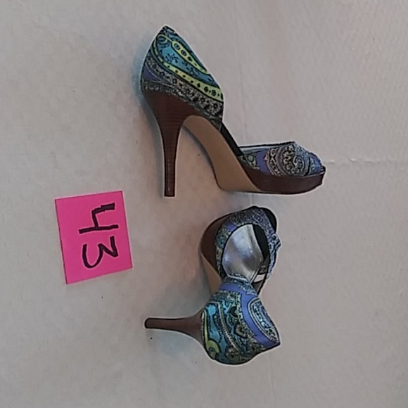 Heels - Picture 3 of 4